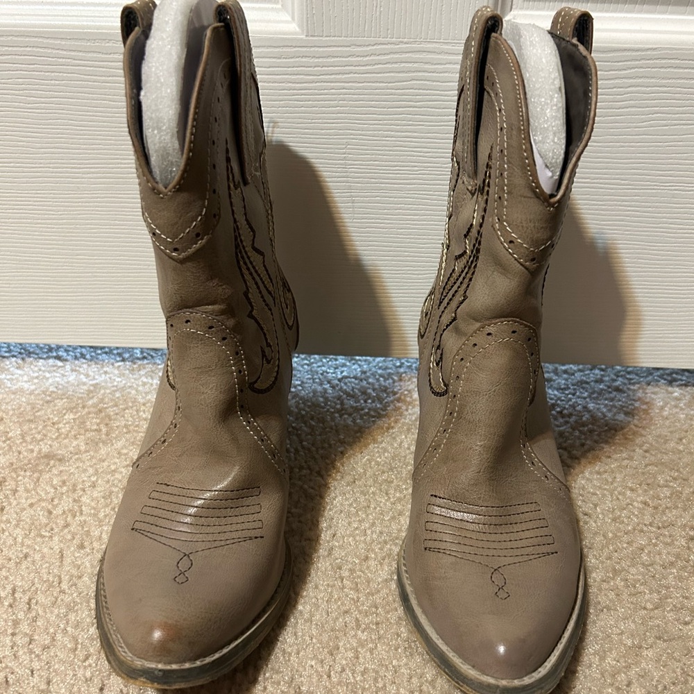 Very Volatile Los Angelos Short Cowboy Boots